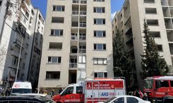 İzmir'de deprem sonrası boşaltılan binada üzerine asansör düşen kişi öldü