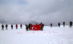 Jandarma, Ilgaz Dağı'nın zirvesinde İstiklal Marşı'nı okudu