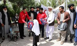 KABİL - Türk Kızılay, Afgan öğrencilere okul çantası ve kırtasiye dağıttı