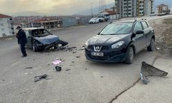 Karabük'te cip ile otomobilin çarpıştığı kazada 3 kişi yaralandı