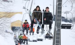 Kayak sezonu uzayan Kartepe'de kar keyfi sürüyor