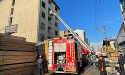Kayseri'de çalıntı kabloların istiflendiği metruk bina yandı