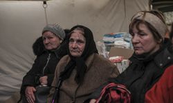 Kiev'e yakın bölgelerde saldırı altındaki köylerden kaçanlar çadırlarda yaşıyor