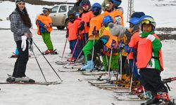 Maddi durumu iyi olmayan ailelerin yetenekli çocukları kayak sporuna kazandırılıyor