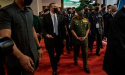 Malezya Kralı Abdullah, Türk savunma şirketlerinin stantlarını ziyaret etti