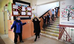 MERSİN - Doğu Akdeniz'deki okullarda "Deprem anı ve tahliye tatbikatı" gerçekleştirildi