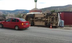 MERSİN - Servis otobüsünün devrilmesi sonucu 10 işçi yaralandı