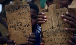 Nijerli hafız adaylarına TDV'den Kur'an-ı Kerim hediyesi