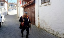 "Pala Kemal Efe" 42 yıldır Yörük kıyafetiyle tespih satıyor
