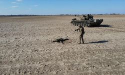 Rus askeri tankını Ukrayna'ya teslim etti