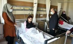 Samsun Valisi Dağlı kazada yaralanan öğrencileri ziyaret etti