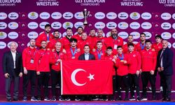 Şeref Eroğlu, genç milli güreşçileri tebrik etti