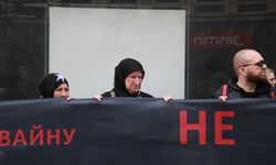 Sırbistan'ın başkenti Belgrad'da Ukrayna'daki savaş protesto edildi
