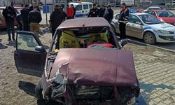 Sivas'ta iki otomobilin çarpıştığı kazada 4 kişi yaralandı