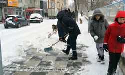 TEKİRDAĞ - Çerkezköy'de yoğun kar yağışı yaşamı olumsuz etkiliyor