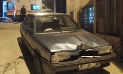 Tekirdağ'da evinin kapısına çarpan otomobilin sürücüsü yaralandı