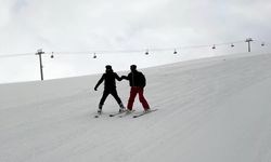 Tipiye rağmen Yalnızçam'da kayak yapmanın keyfini çıkardılar