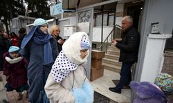 Ukrayna'dan tahliye edilen Türk vatandaşlarından savaş bölgesine yardım
