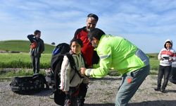Adana'da yetim çocuklar yamaç paraşütü heyecanı yaşadı