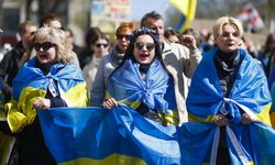 Almanya’da yüzlerce kişi Ukrayna’daki savaşı protesto etti