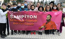 Avrupa şampiyonu milli güreşçi Feyzullah Aktürk'e Lapseki'de karşılama töreni yapıldı
