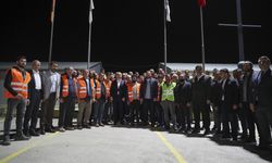 Bakan Karaismailoğlu, Ankara-Kahramankazan yolu şantiyesinde işçilerle sahur yaptı: