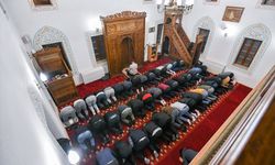 Balkan Müslümanları ilk teravih için camilere akın etti