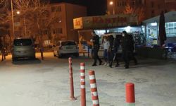 Bursa'da hırsızlık suçundan aranan 2 şüpheli, hırsızlık girişimi sırasında yakalandı