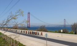 ÇANAKKALE - 57. Cumhurbaşkanlığı Türkiye Bisiklet Turu - Turun 6. etabını Caleb Ewan kazandı (3)