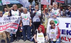 Emekliler onurlu, insanca bir yaşam için Ankara’ya yürüyor