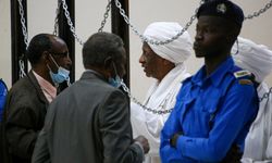 Eski Sudan Cumhurbaşkanı Beşir'in duruşması 19 Nisan'a ertelendi