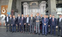 Galatasaray'da başkan adayı Eşref Hamamcıoğlu, listelerini divan kuruluna teslim etti