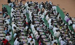 Hayrat Vakfı, Sudan'da Kur'an eğitimi alan 1500 öğrenciye iftar verdi