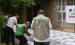 İHH, Kerkük'te ihtiyaç sahibi ailelere ramazan kumanyası dağıttı