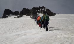 İstanbullu dağcılar Köroğlu Dağı'nın zirvesine tırmandı