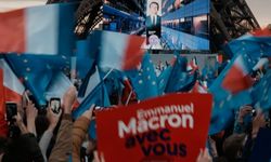 Eyfel Kulesi'nden Macron'a destek manzaraları