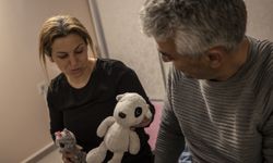 Mahra'nın ailesi kızlarının oyuncaklarına sarılarak acısını dindirmeye çalışıyor