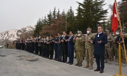 Pençe-Kilit Operasyonu bölgesinde şehit olan asker için Hakkari'de tören düzenlendi