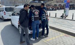 Polis ekiplerinden Eminönü'nde taksi denetimi