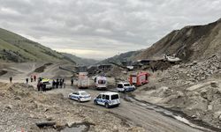 Samsun'da taş ocağında uçuruma devrilen kamyonun sürücüsü öldü
