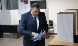 Sırp lider Dodik, Sırbistan’daki seçimler için oy kullandı