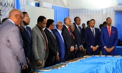 Somali'de yeni seçilen vekiller yemin etmeye başladı