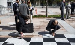 TBMM yerleşkesine bahçe satranç takımı kuruldu