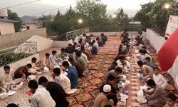 Türk Kızılay, Dünya Yetimler Günü'nde Pakistanlı 200 yetime iftar verdi