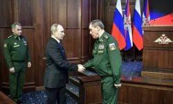 Putin kendini tuğgeneral ilan etti