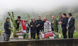 Trabzonspor Kulübü Başkanı Ağaoğlu, geçmişte vefat eden taraftarların mezarlarını ziyaret etti
