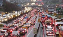 İstanbul'da trafik kilitlendi: Yoğunluk sinirleri zorladı!