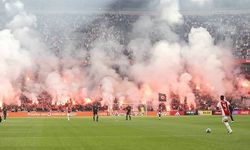 Yarıda kalan Ajax-Feyenoord maçı seyircisiz tamamlandı