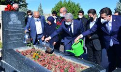 Halk ozanı Neşet Ertaş, Kırşehir'de mezarı başında anıldı