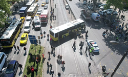 Beyoğlu'nda İETT otobüsü ile tramvay çarpıştı